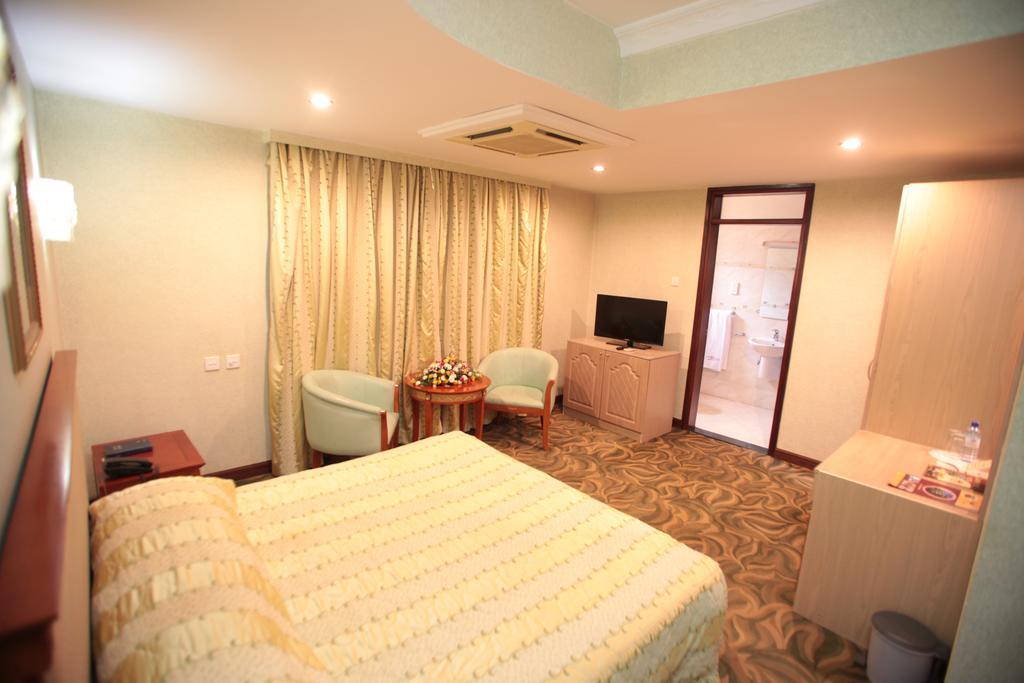 City Royal Resort Hotel Kyambogo  외부 사진