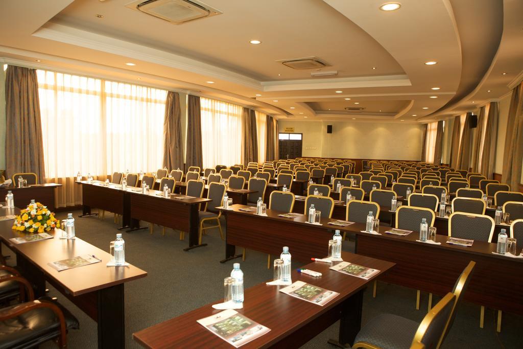City Royal Resort Hotel Kyambogo  객실 사진