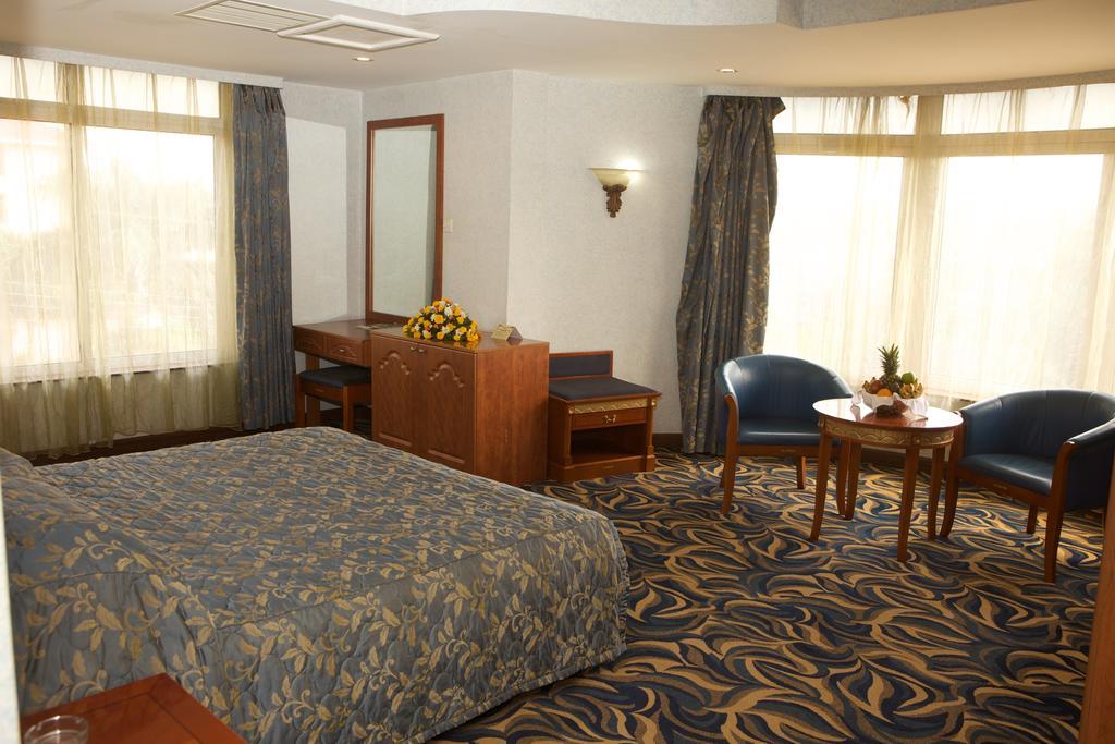 City Royal Resort Hotel Kyambogo  객실 사진