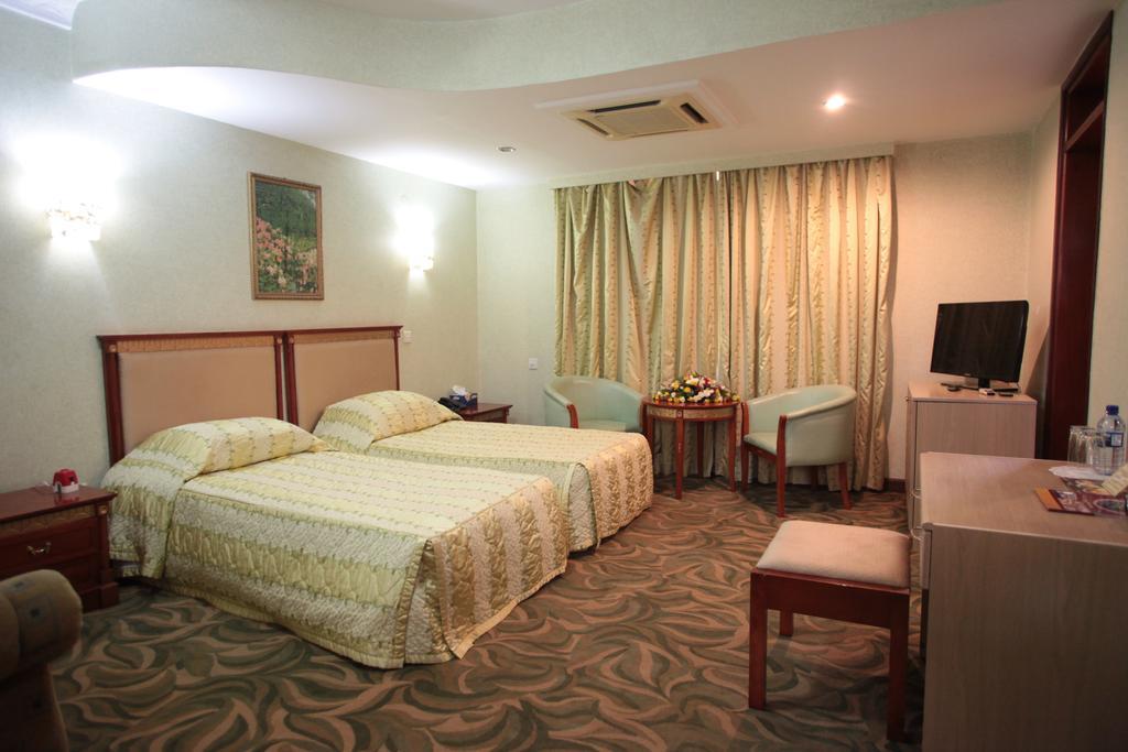 City Royal Resort Hotel Kyambogo  객실 사진