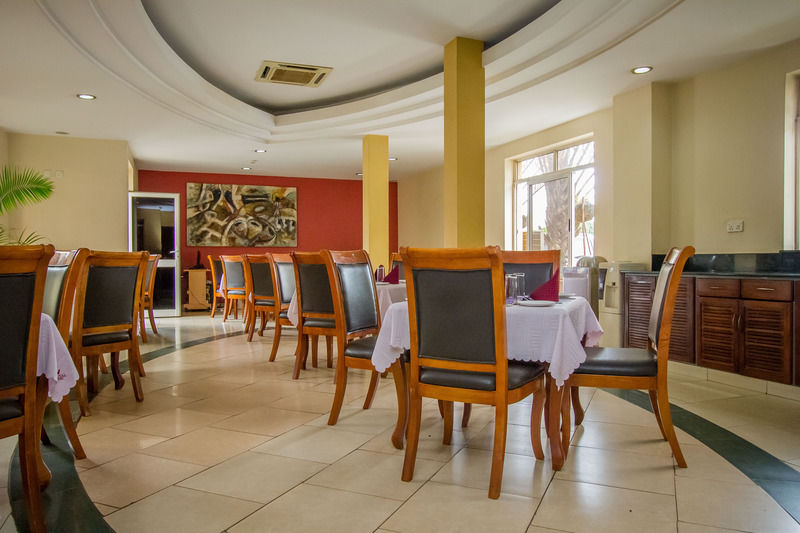 City Royal Resort Hotel Kyambogo  외부 사진