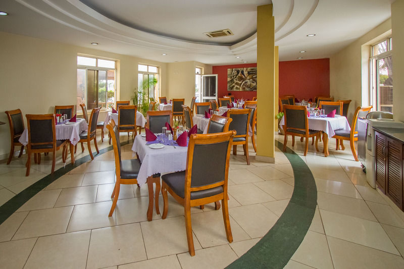 City Royal Resort Hotel Kyambogo  외부 사진