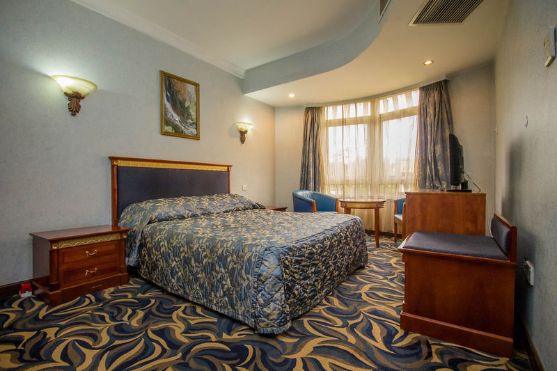 City Royal Resort Hotel Kyambogo  외부 사진