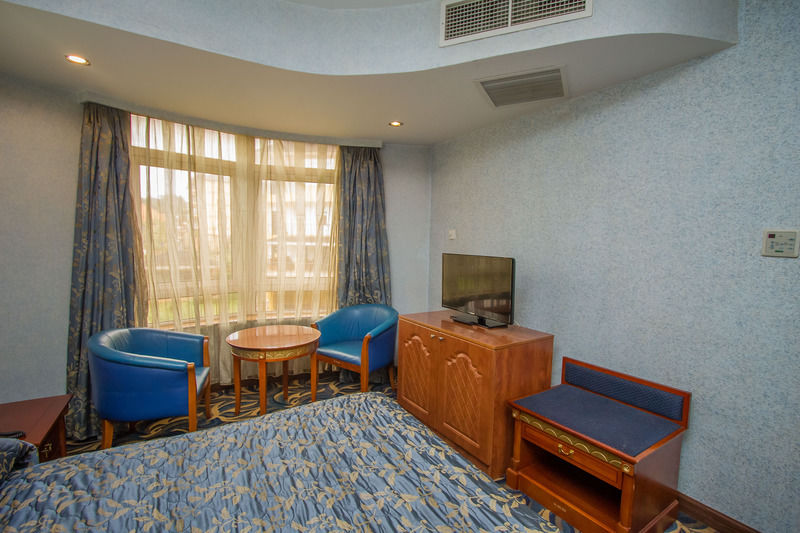 City Royal Resort Hotel Kyambogo  외부 사진