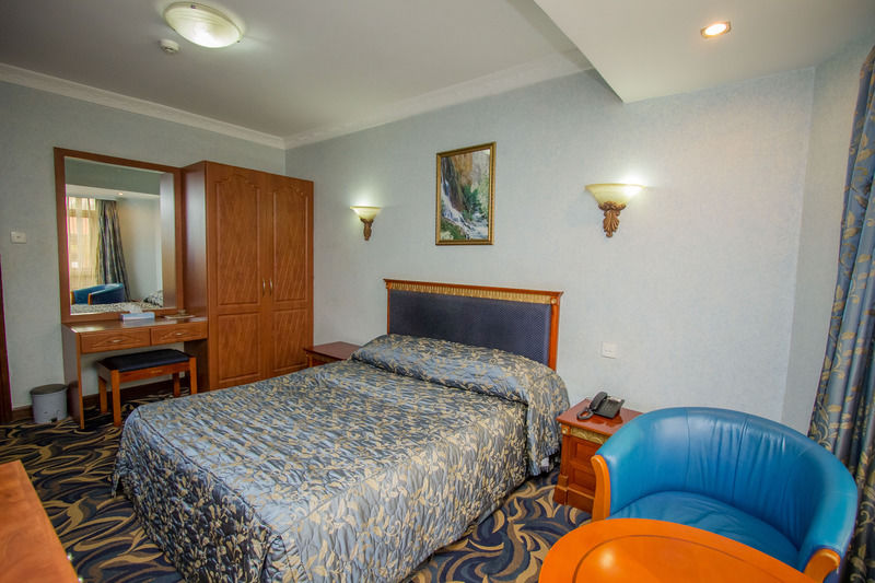 City Royal Resort Hotel Kyambogo  외부 사진