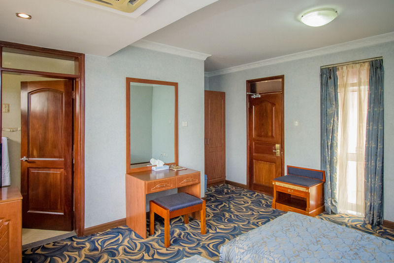 City Royal Resort Hotel Kyambogo  외부 사진