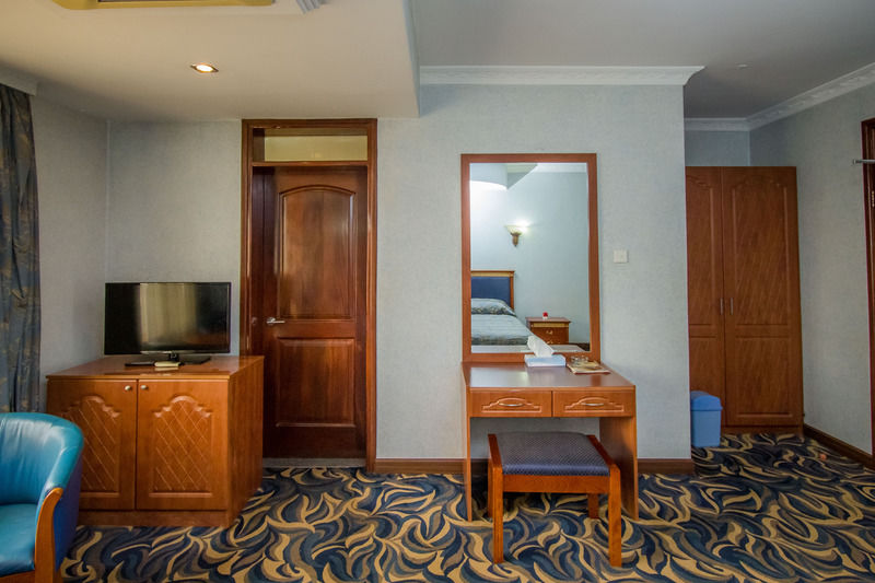 City Royal Resort Hotel Kyambogo  외부 사진