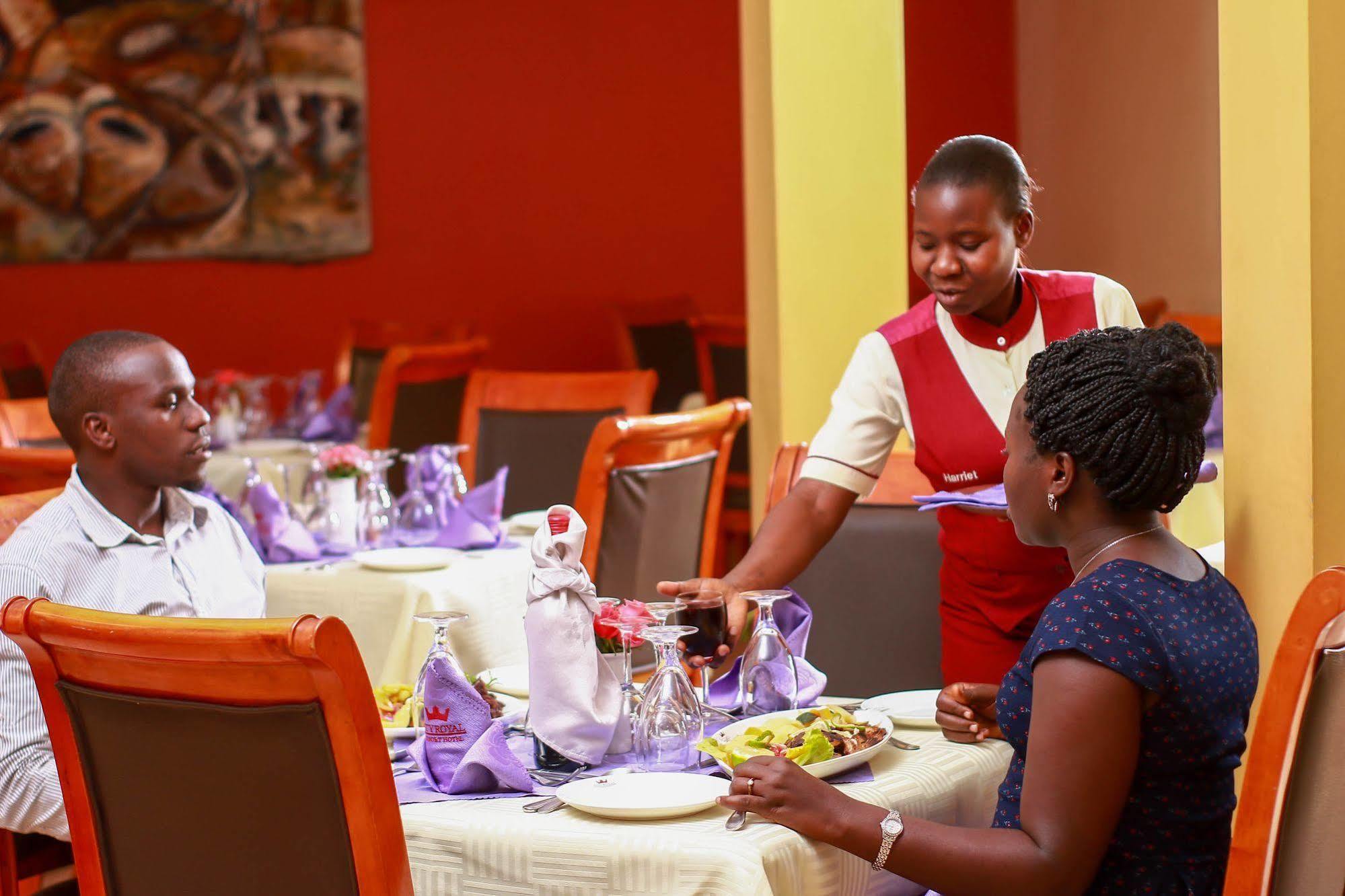 City Royal Resort Hotel Kyambogo  외부 사진