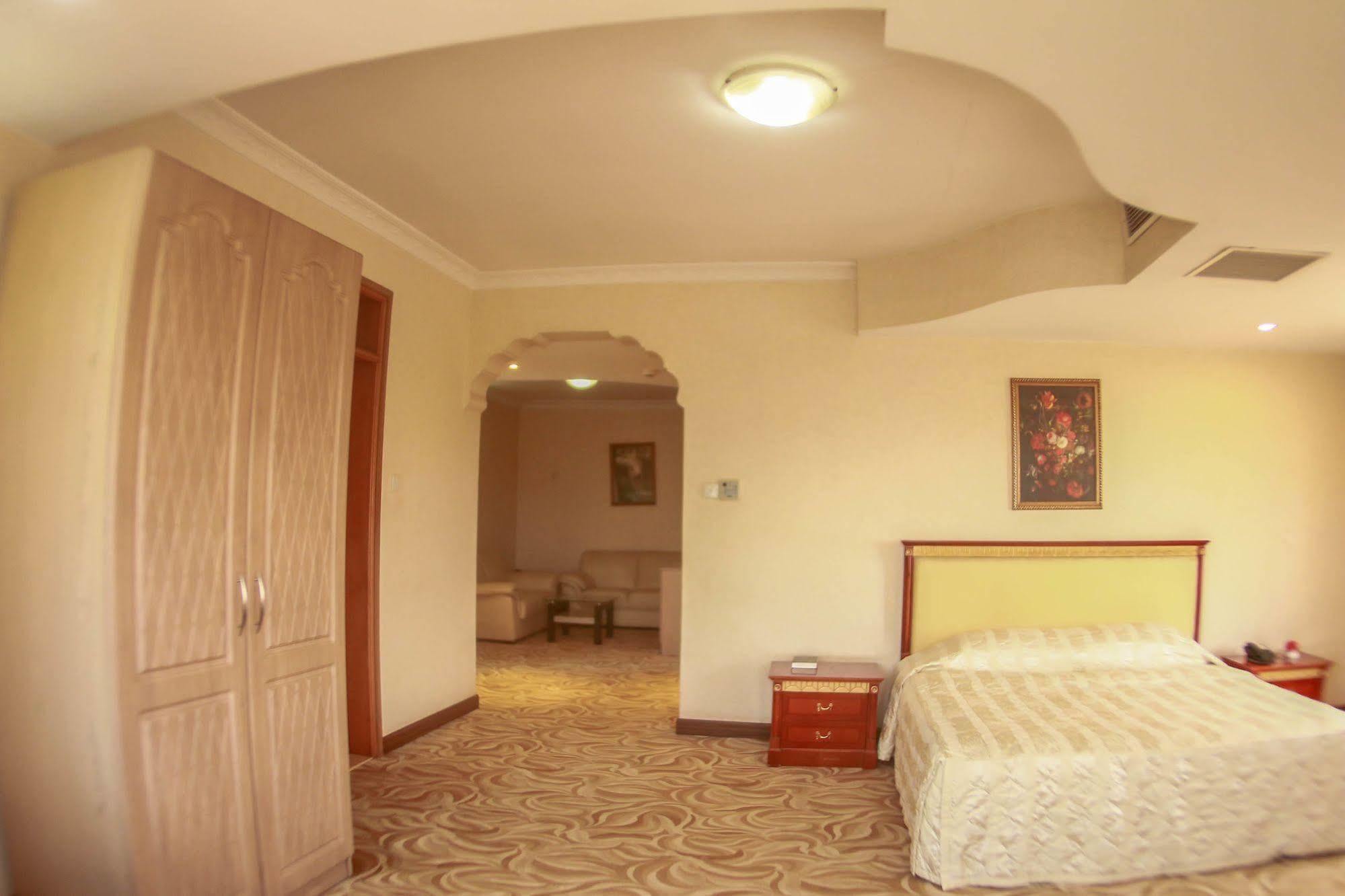 City Royal Resort Hotel Kyambogo  외부 사진