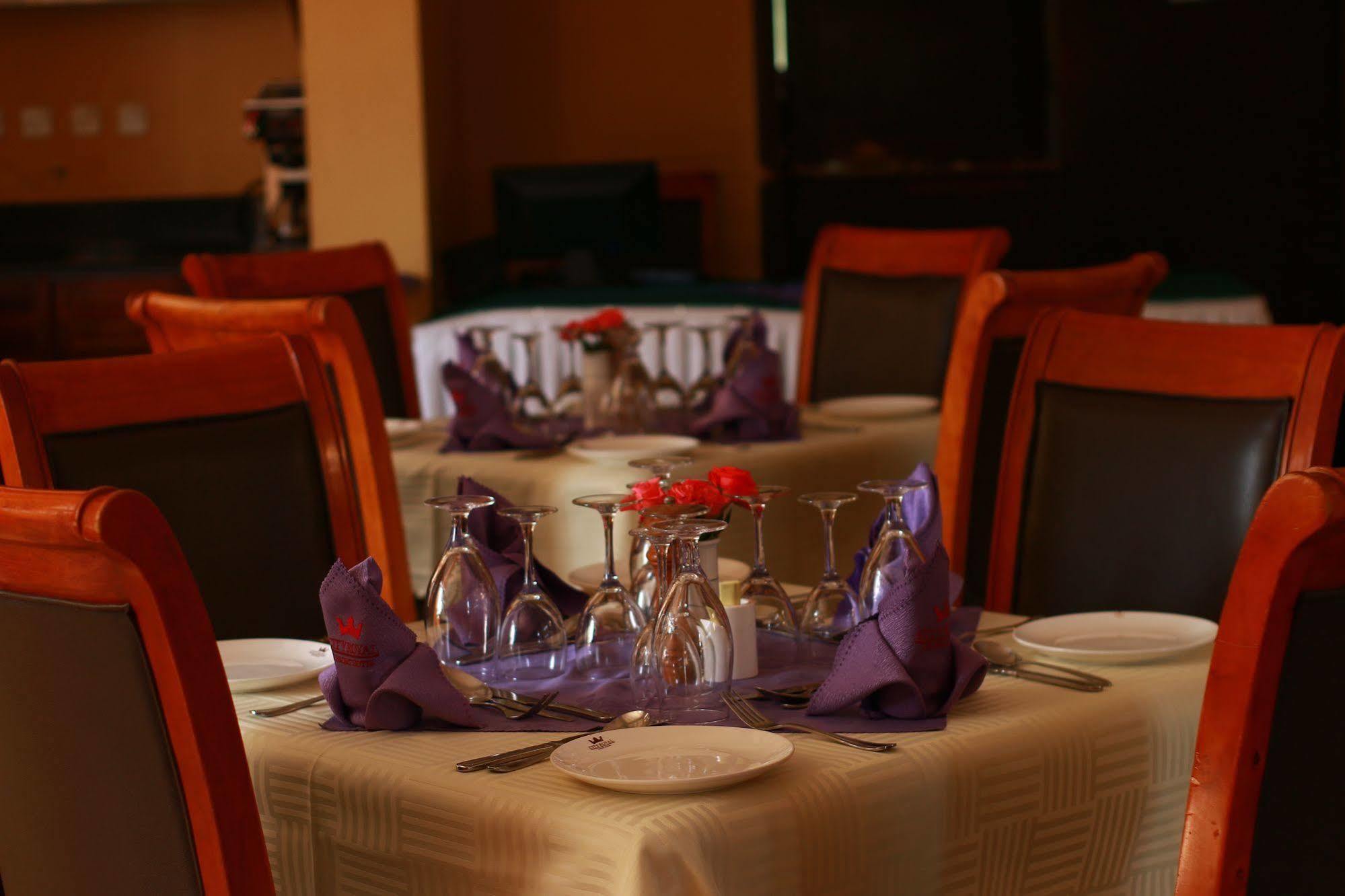City Royal Resort Hotel Kyambogo  외부 사진