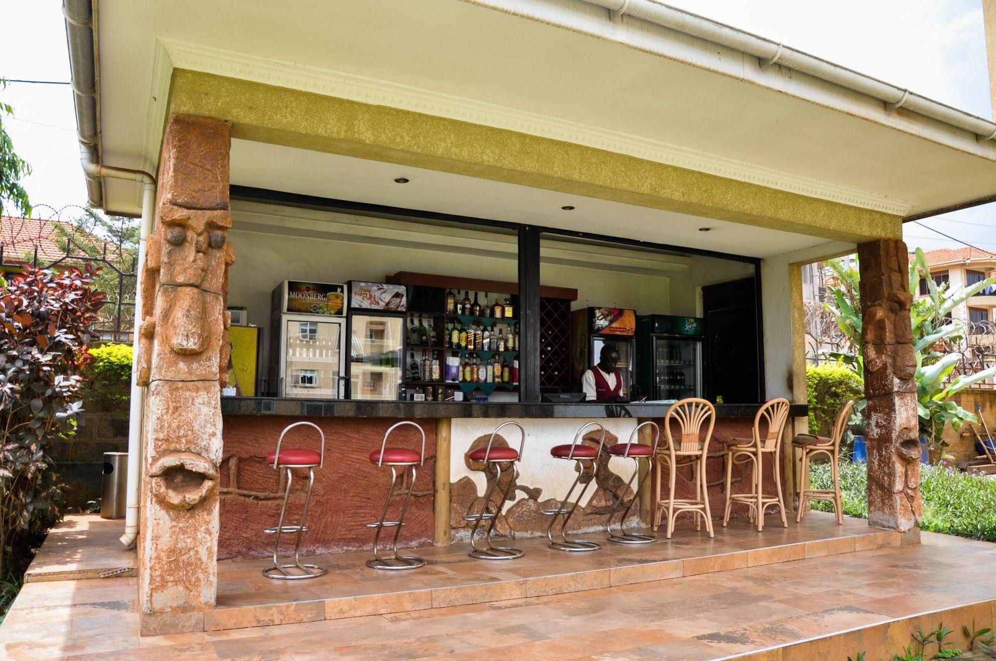 City Royal Resort Hotel Kyambogo  외부 사진