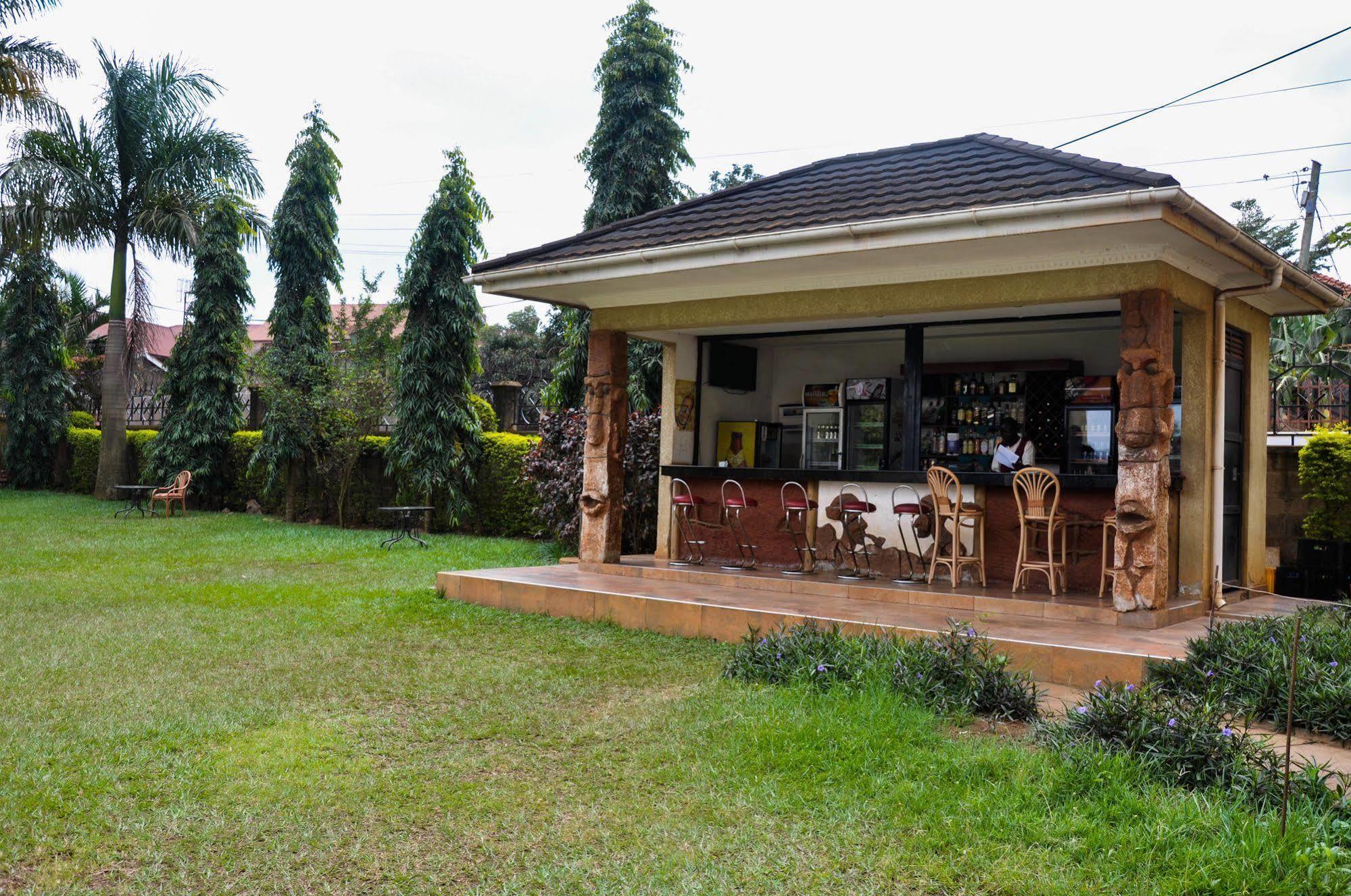 City Royal Resort Hotel Kyambogo  외부 사진
